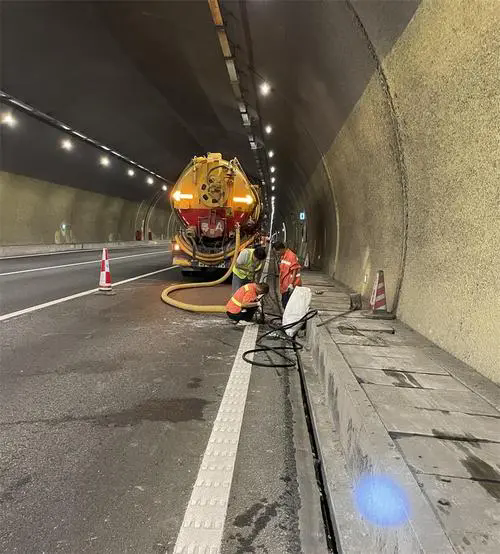 江宁隧道排水渠清淤